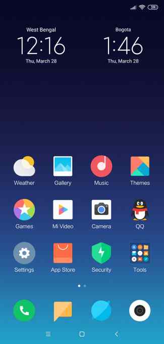 Двойные часы на экране телефона Xiaomi 